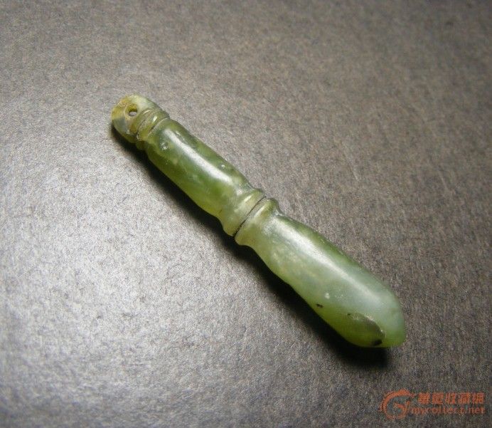 好物件 清代.老坑冰绿种翡翠旋纹大磨牙棒佩(包