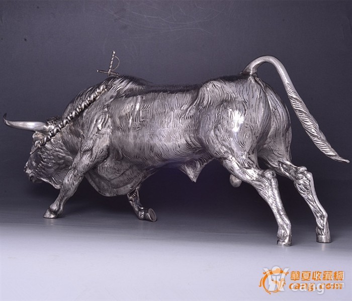 无填充物) 【戳记】这是一款十分雄壮的西班牙产纯银斗牛(公牛),牛角