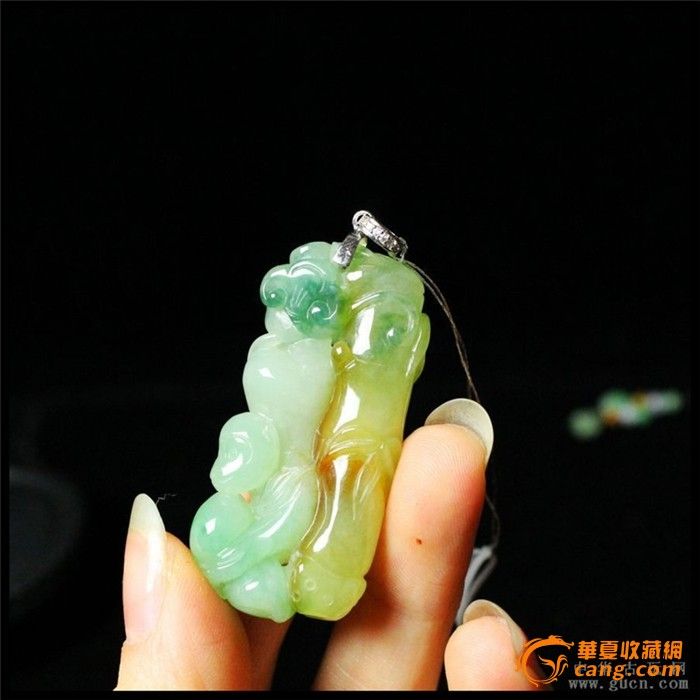 F0008 缅甸A货冰种三彩猴采桃节节高翡翠挂件