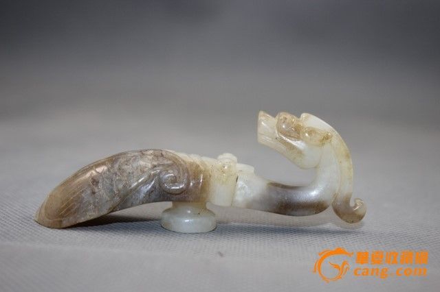 古玩老件 高古玉\/战汉 =和田玉沁色龙钩 摆件_