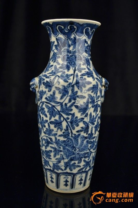 清中晚期青花西番莲兽耳瓶一对_清中晚期青花