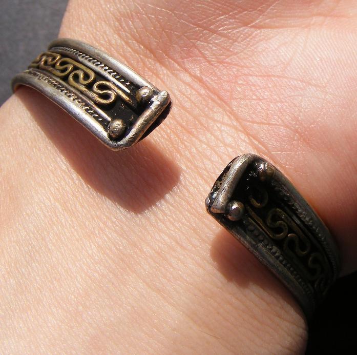 跑地皮--全美品 清代老藏银绞丝天铜银手镯(包浆漂亮 春夏佩戴精品)