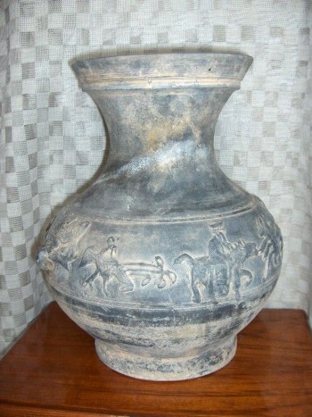 汉代双辅首耳凸雕纹饰黑陶罐