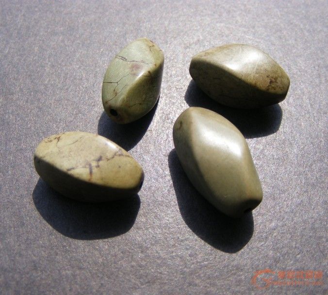 颗颗完整的清代.老铁丝青石玉旋纹管珠4颗一起让(好包浆)