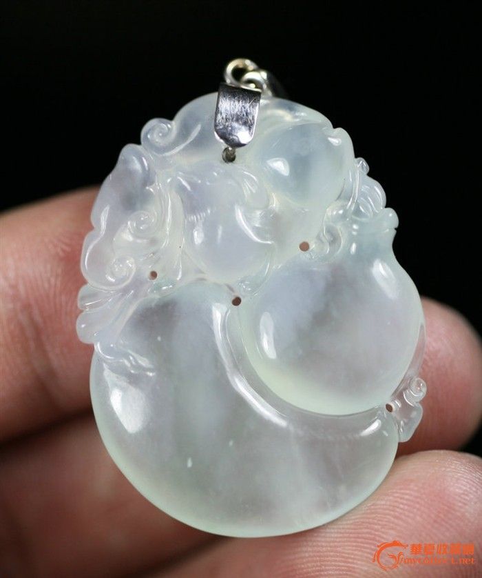 假一罚十:强荧光冰种飘绿福禄寿翡翠挂件(精品)