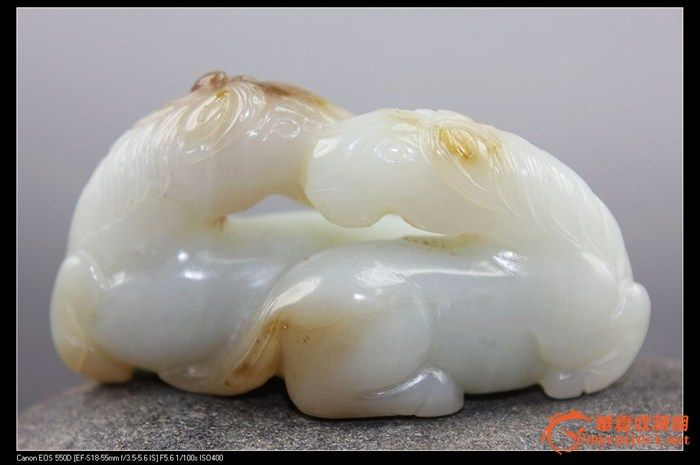 清末和田白玉子料带皮双马(并驾齐驱)摆件