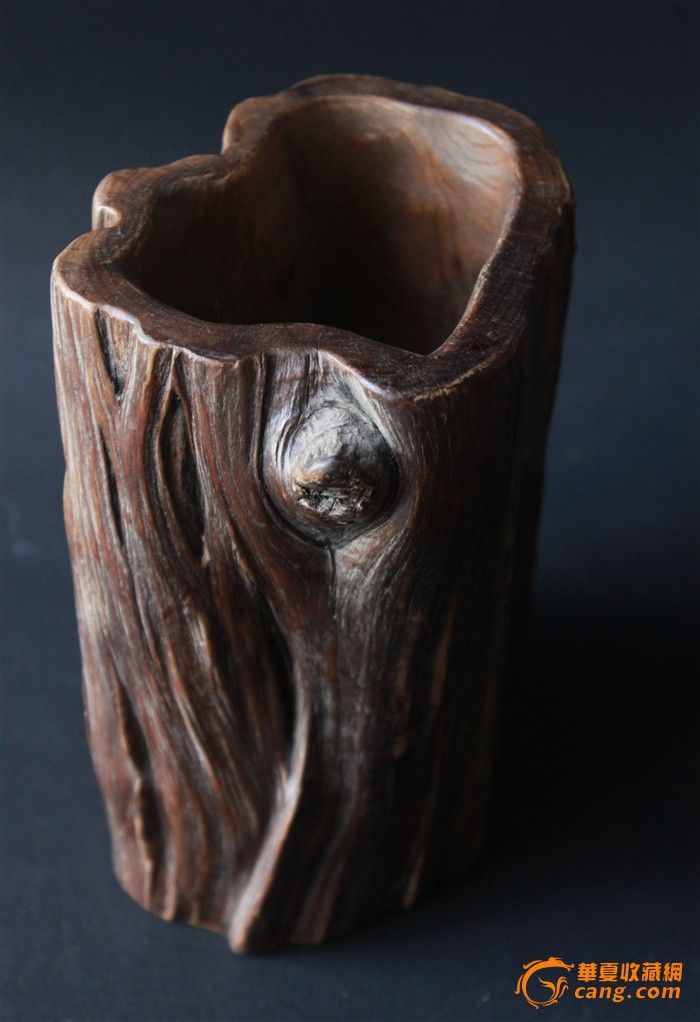 香樟木随形笔筒.