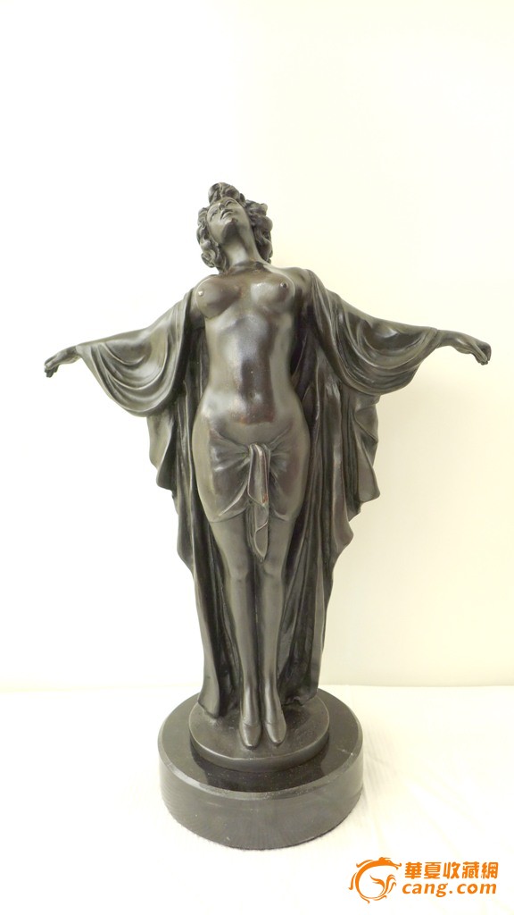 法国雕塑家罗丹的裸女雕塑